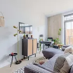 Stylish Studio In Hackney With Private Terrace